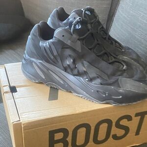 Yeezy 700 MNVN